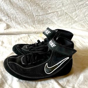 Boys size 6 Nike wrestling shoes